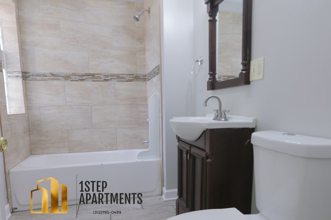 Photo - 1400 N Harding Ave Unit 2