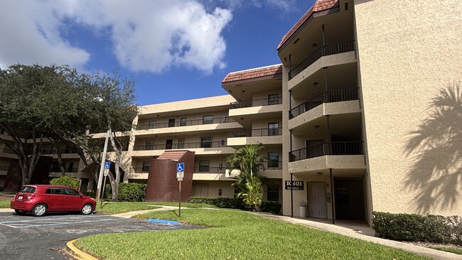 Photo - 10401 W Broward Blvd Condominio Unidad 411