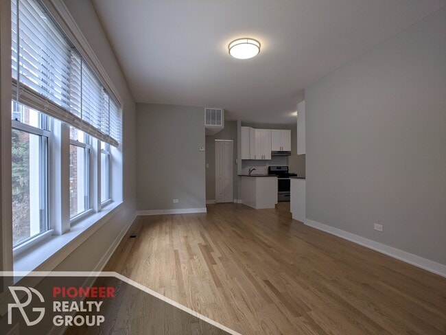 Photo - 3523 N Broadway St Unidad 3525-1W