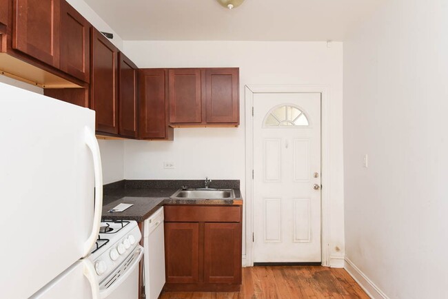 Photo - 3832 N Fremont St Unit E3