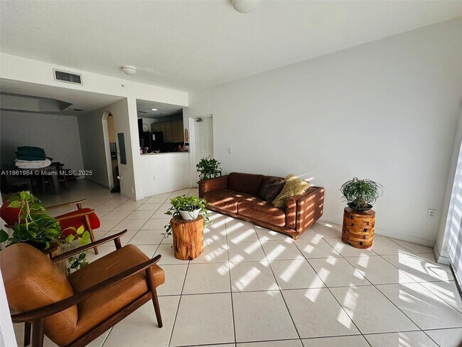 Photo - 6400 NW 114th Ave Unidad 1101