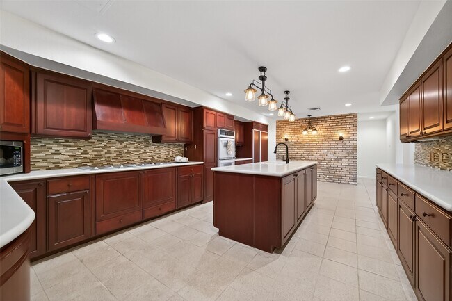 Photo - 2016 Main St Unit 3