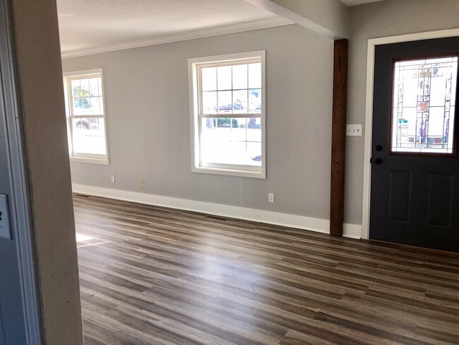 Photo - Beautiful  4 bedroom Remodeled Home in Ravenwood  Springfield MO