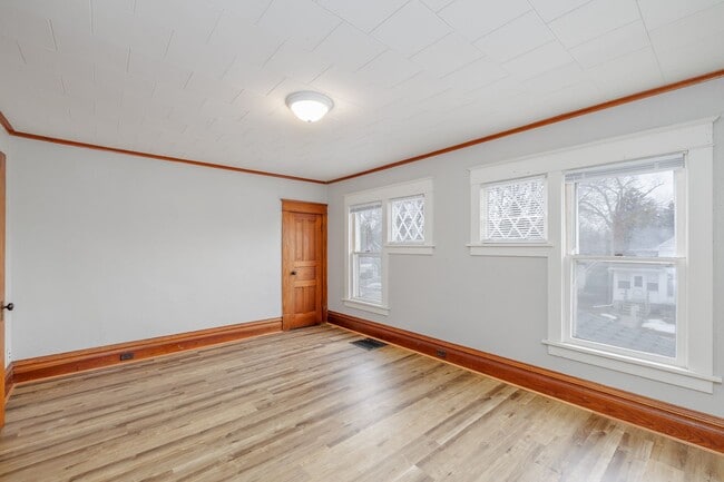 Building Photo - 132 W 14th Ave Unit A