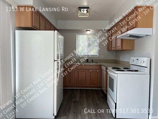 Photo - 1353 W Lake Lansing Rd Casa