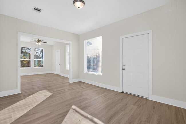 Photo - 304 W Vulcan St