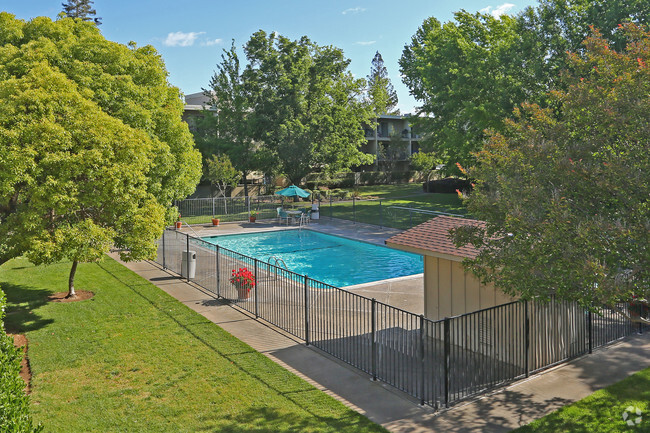 Building Photo - Mallard Creek Apartments