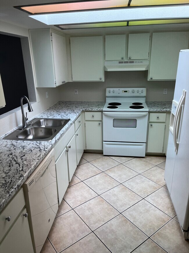 Photo - 517 W Duke Dr