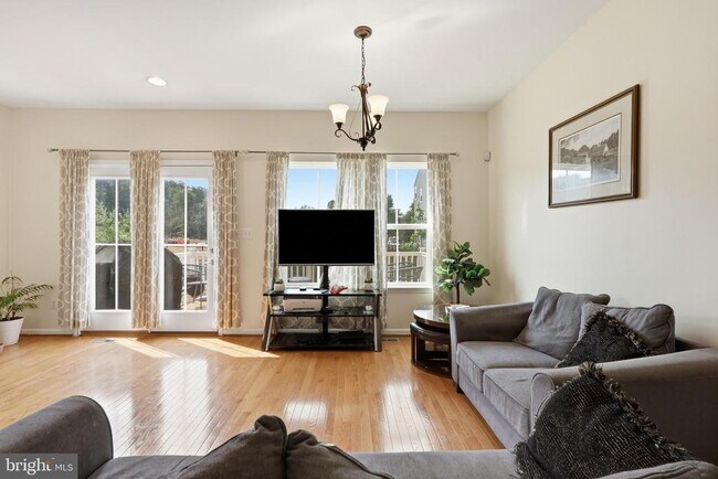 Photo - 10739 Hinton Wy