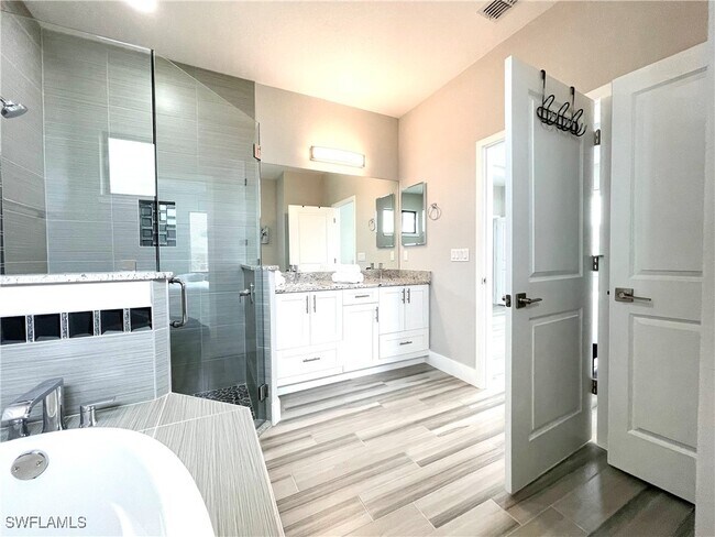 Photo - 812 SW 8th Pl