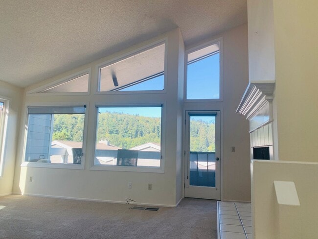 Photo - 635 SE Linn St