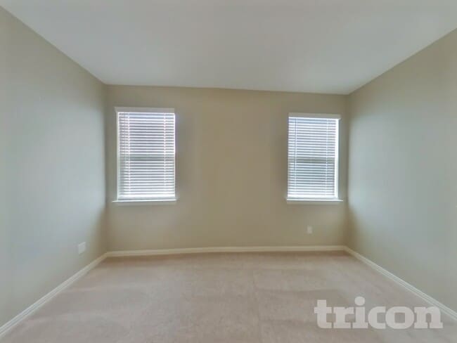 Photo - 440 Walpole Ct