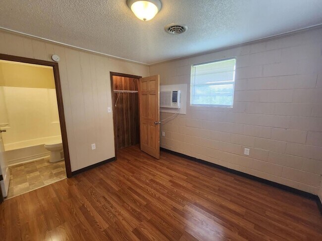 Photo - 174 Marina Dr NW
