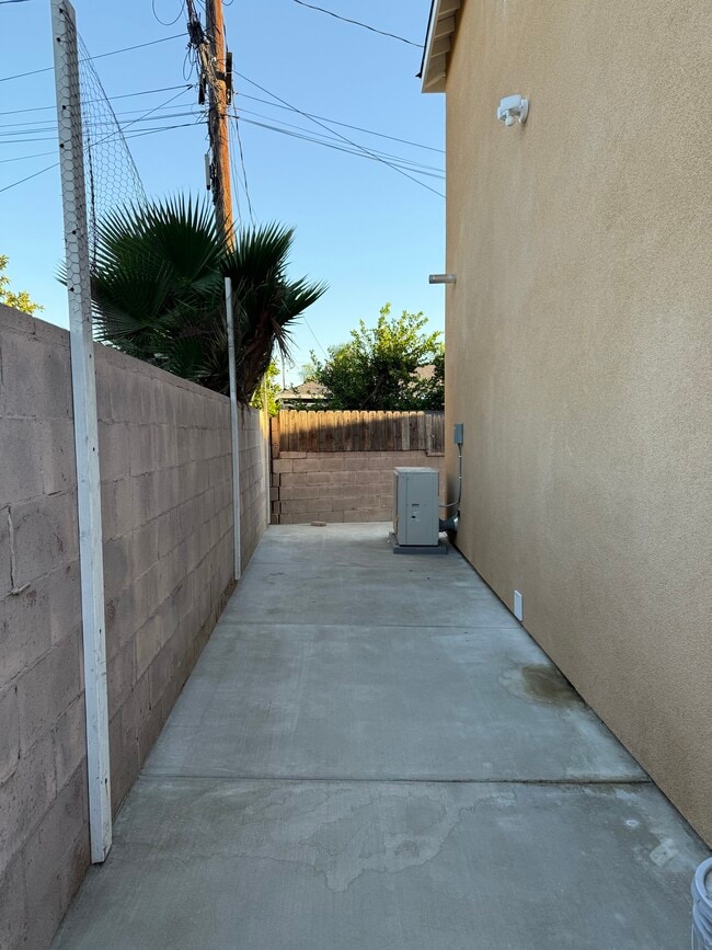 Photo - 9610 Dorrington Ave