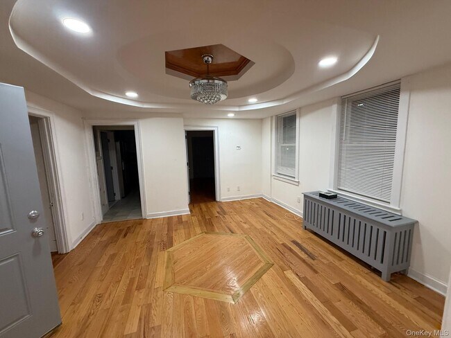 Photo - 149 W Kingsbridge Rd Unit 1