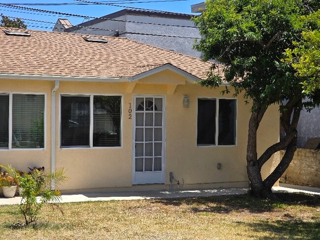 Building Photo - 308 E Elmwood Ave Rental