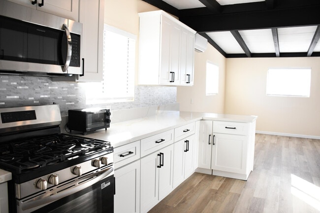 Building Photo - 61576 Aberdeen Dr