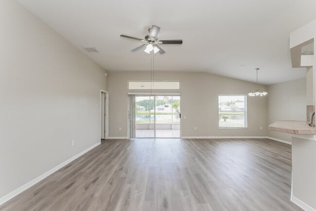 Photo - 926 Summer Breeze Dr