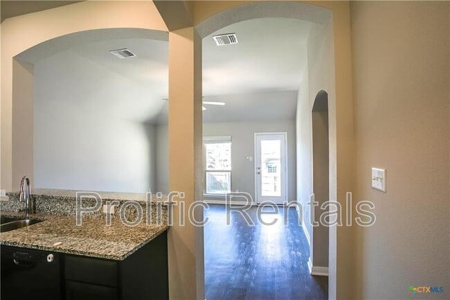 Photo - 805 Stockdale Rd