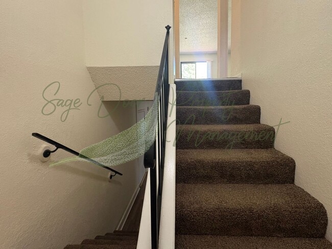 Photo - SPACIOUS TOWNHOME WITH GARAGE!!!