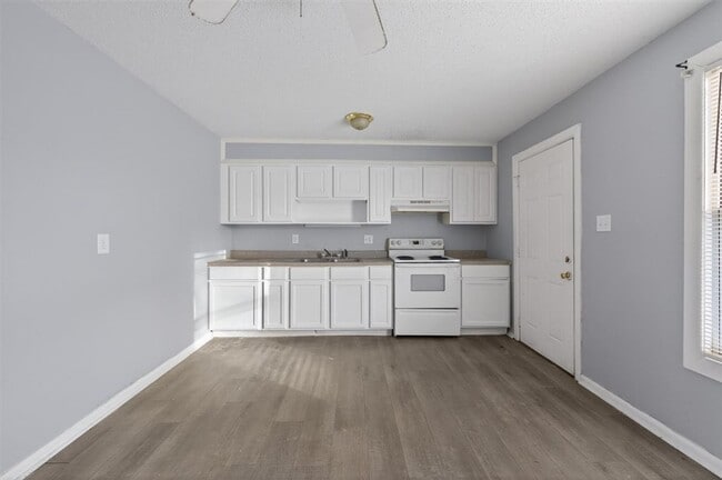 Photo - 2749 Dawson St