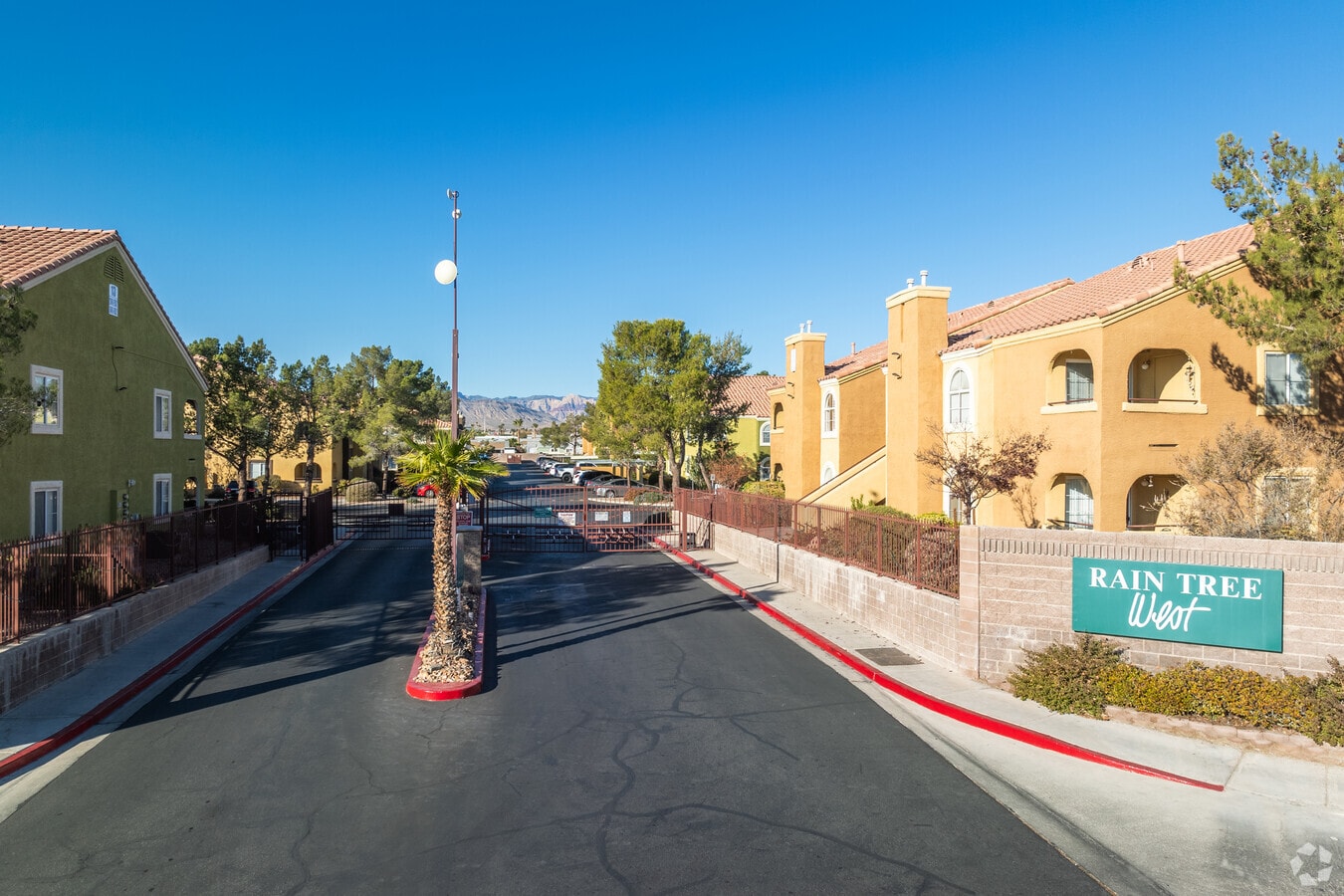 Entrada a la propiedad - Rain Tree West