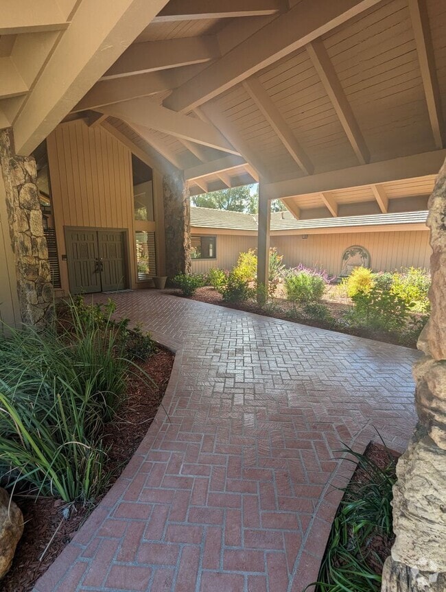Building Photo - COMING SOON! Luxury 5 Bedroom Home in Palo...