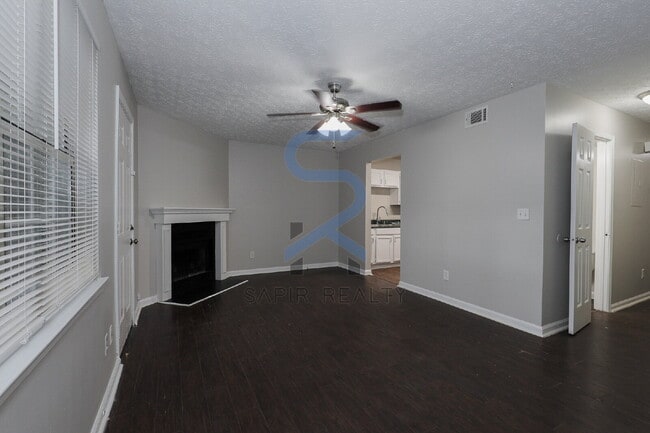 Photo - Move in before October 31st and choose you...