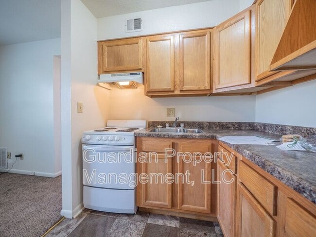 Photo - 1115 N College Dr