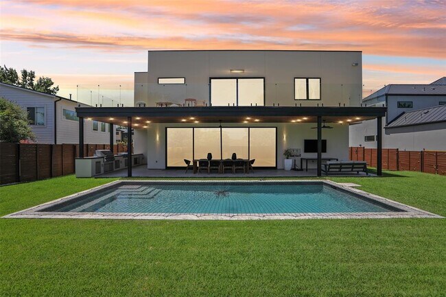 Photo - 2010 Meadowridge Dr