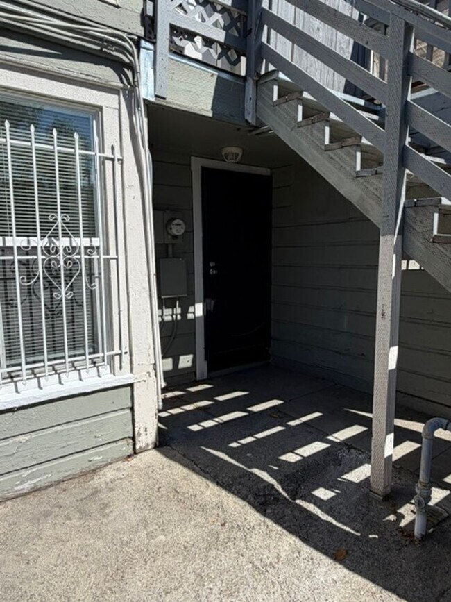Photo - 1115 Willow St Unit Lower
