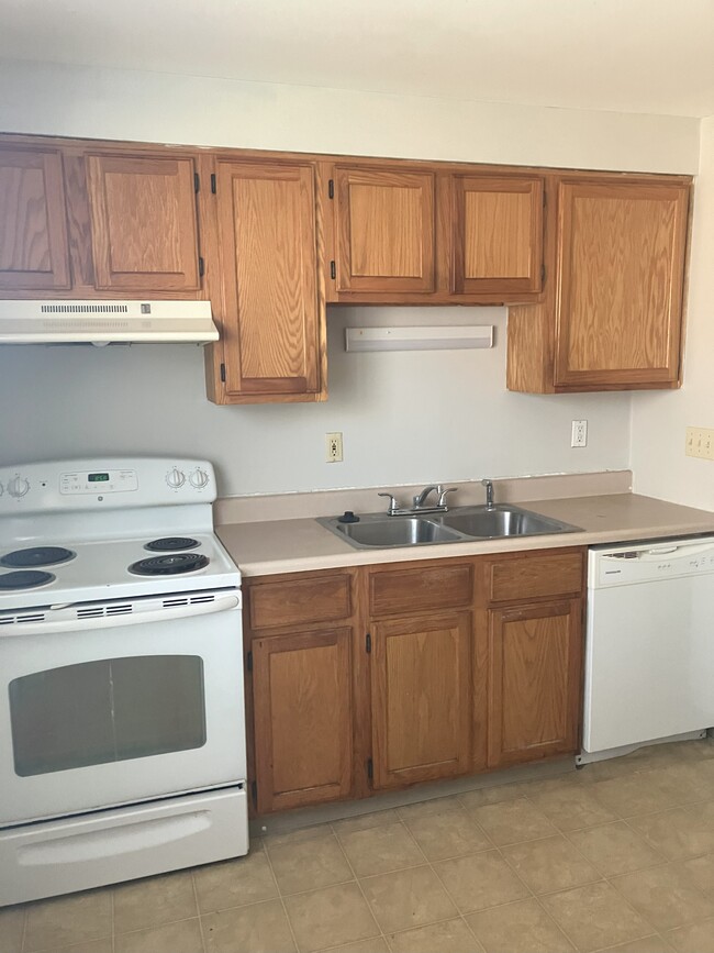 Photo - Seneca Gardens Unit C4