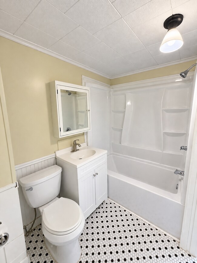 82 W 4th St Unit 3