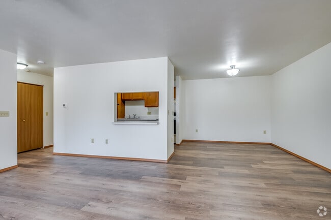 1BR, 1BA - 870SF - Living Room