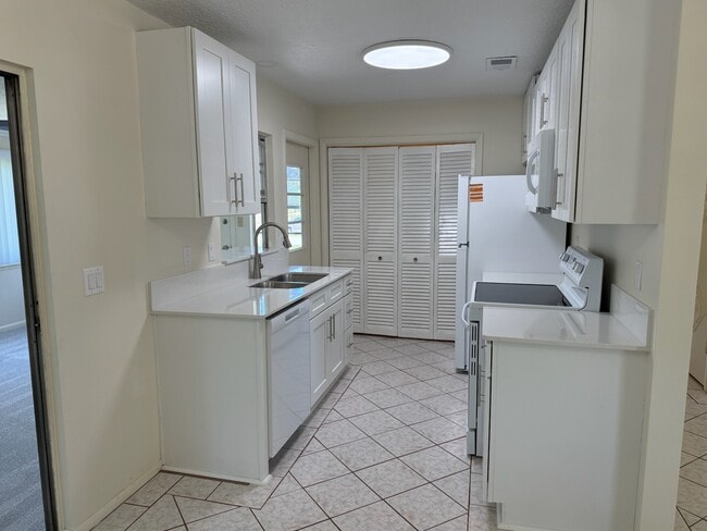 Kitchen 1 - 209 Phoenetia Dr