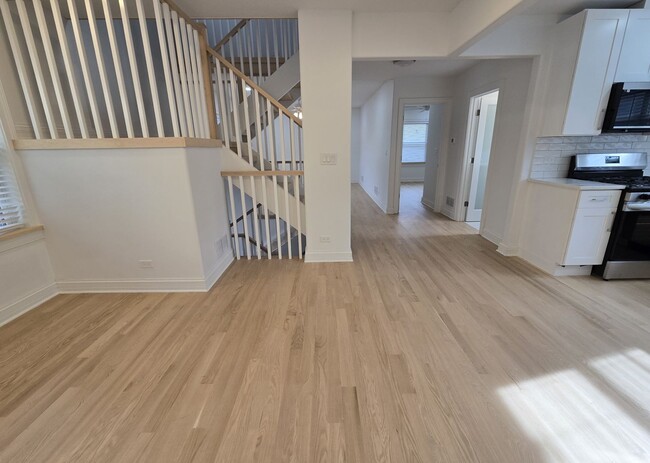 Lincoln Square - Brand New Remodel - Huge ... - Lincoln Square - Brand New Remodel - Huge ... Unit Coach House