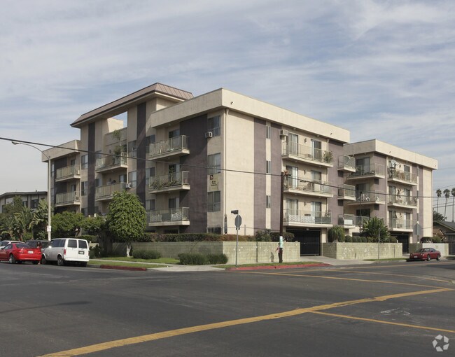 Photo - 178 Oxford Ave