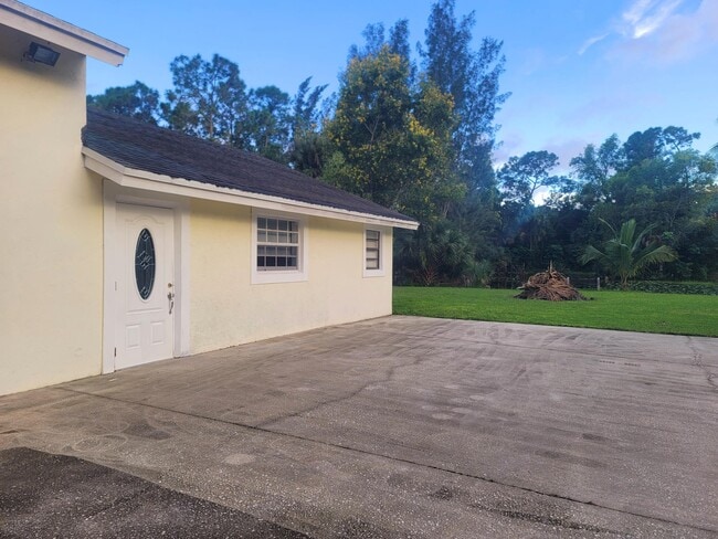 Building Photo - 15664 N Rd