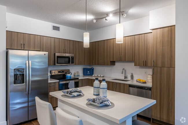 2 Br, 2 Ba