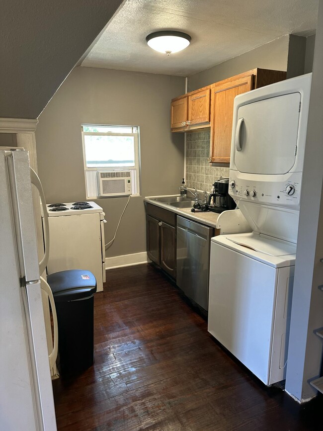 Photo - 1601 Hinkson Ave