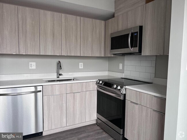 Building Photo - 622 Girard St NE Unit 202 Rental