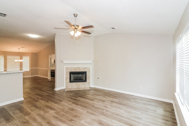 495 Oakland Hills Dr