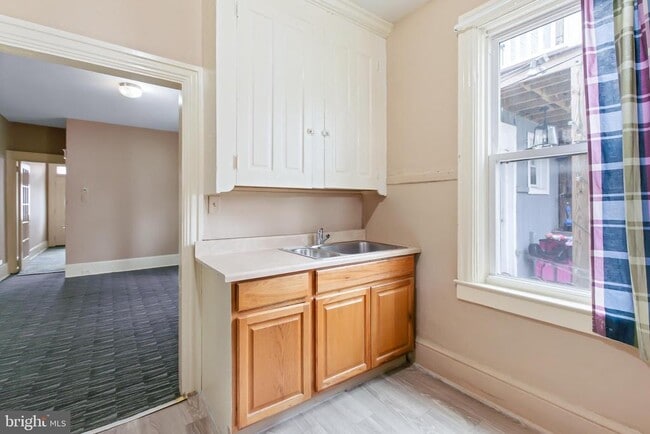 Building Photo - 443 Manor St Rental