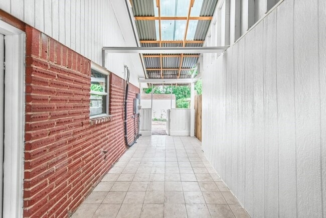Building Photo - 12906 Southspring Dr