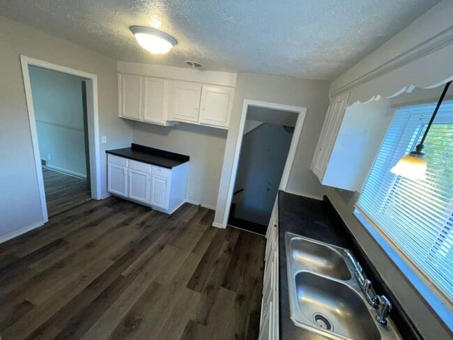 Photo - 9083 Grandville Ave