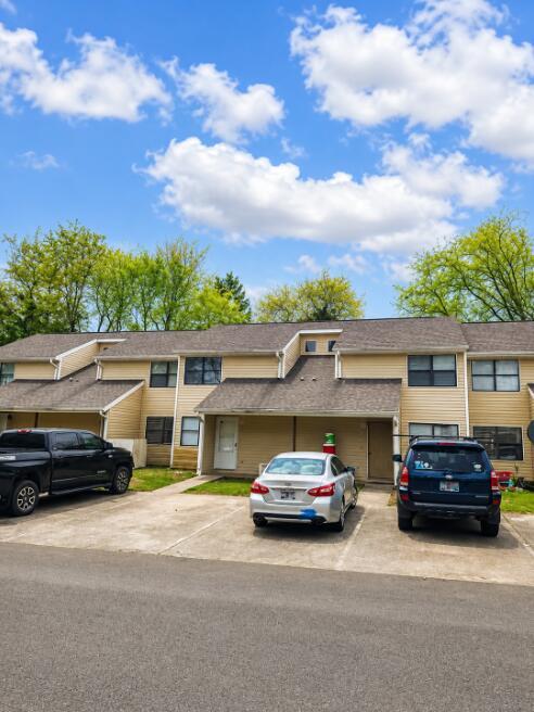 Building Photo - 661 Village Green Dr