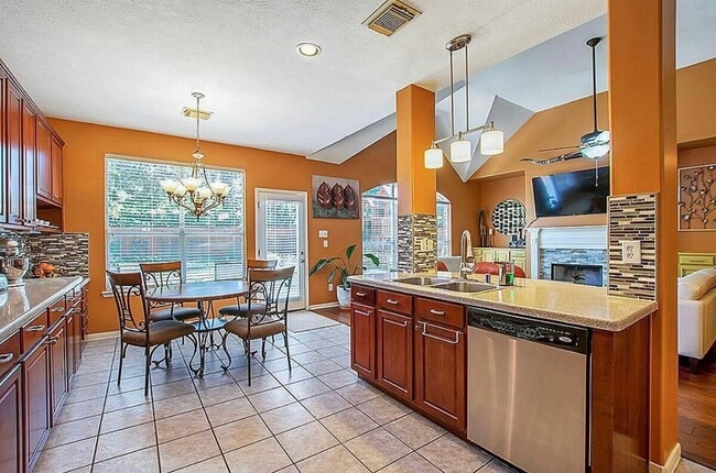 Photo - 4506 Timber Pine Tr