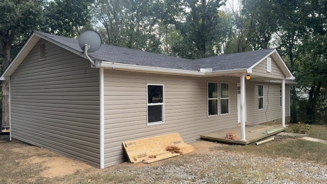 Building Photo - 356 Race Track Rd