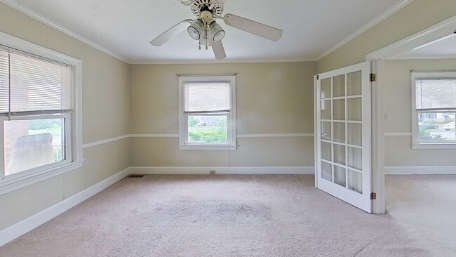 Photo - 129 Loucks St