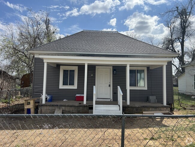 Building Photo - 525 W Washington Ave Rental